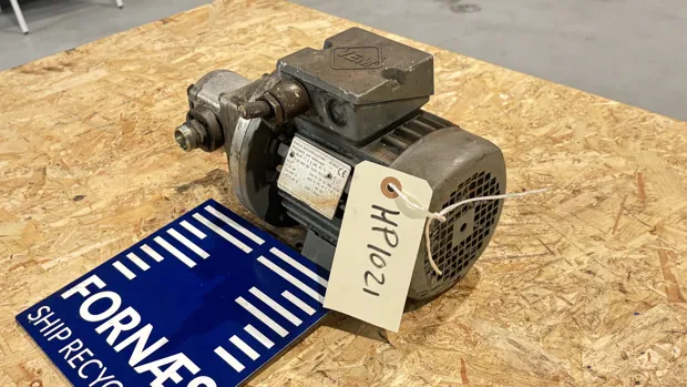 Image 6 of 9 - HP1021