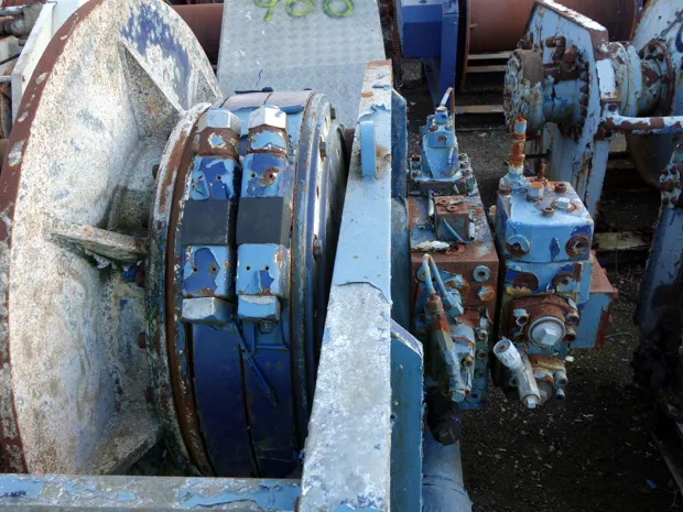 Image 1 of 6 - Split winch