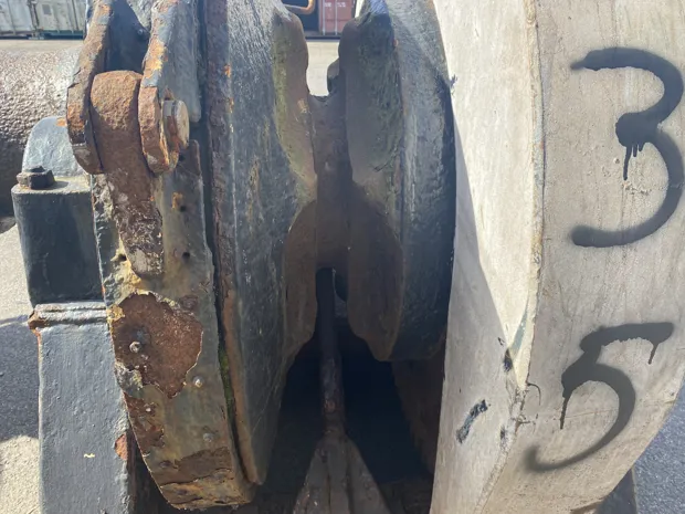 Image 11 of 11 - Anchor winch