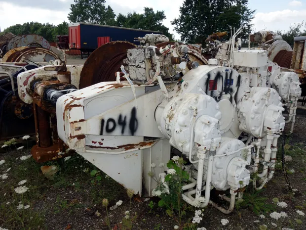 Image 3 of 3 - Trawl winch