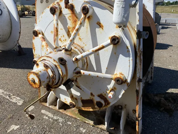 Image 8 of 9 - Tackle winch