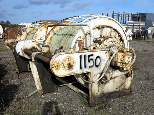 Image 4 of 7 - Split winch