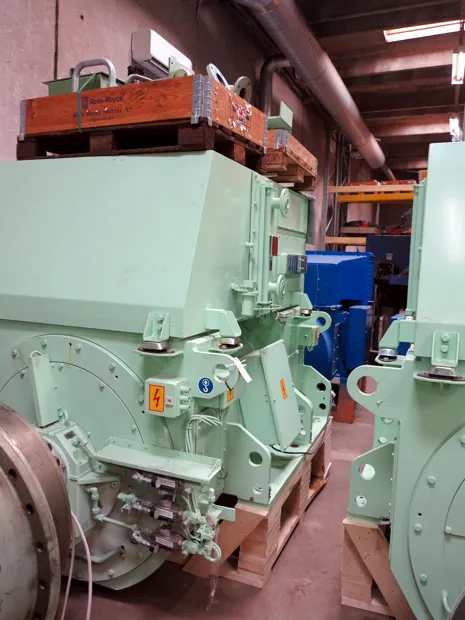 Image 2 of 3 - AVK - DSG 114M1-8W