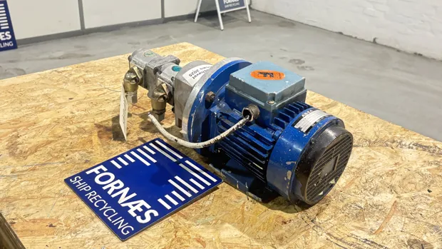 Image 2 of 10 - HP1045