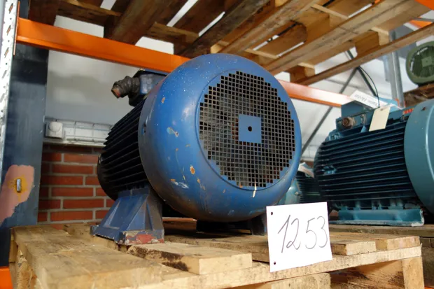 Image 2 of 3 - Bevi - A4250M-4