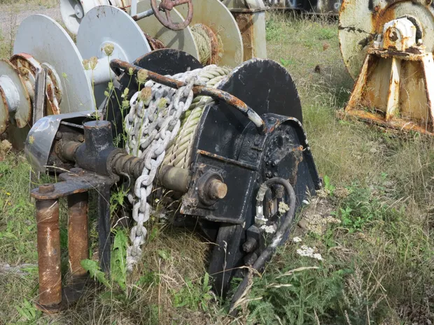 Image 4 of 6 - Anchor winch