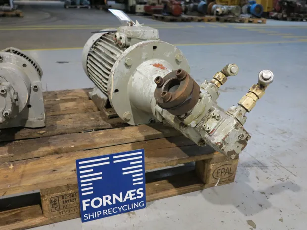 Image 3 of 4 - HP962