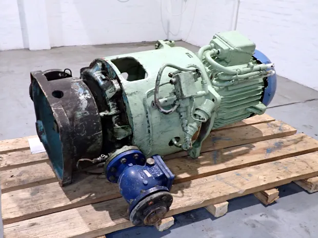 Image 2 of 5 - Hamworthy - D5 X 3VP