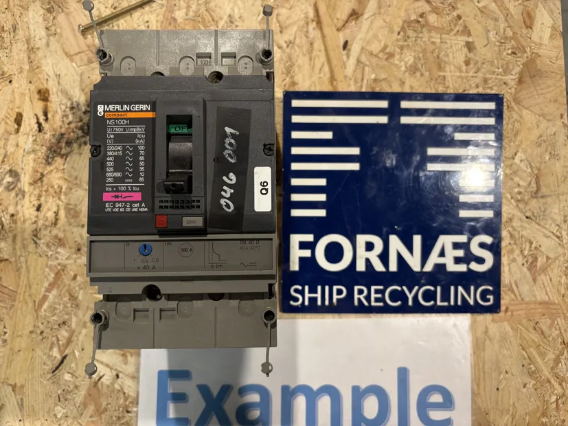 Image 1 of 4 - MERLIN GERIN - NS100H