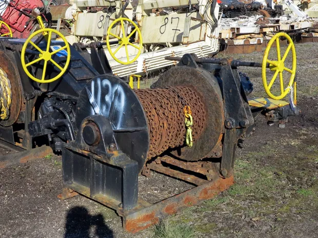 Image 1 of 3 - Mooring winch