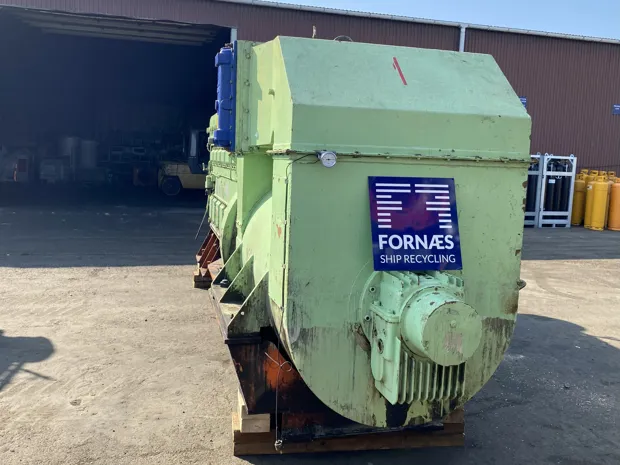 Image 4 of 10 - B&W Holeby