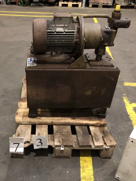 Image 3 of 15 - HS73