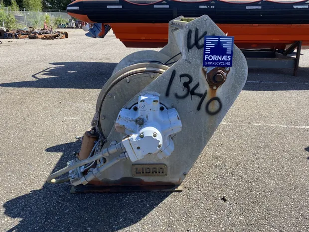 Image 5 of 7 - Sounder winch