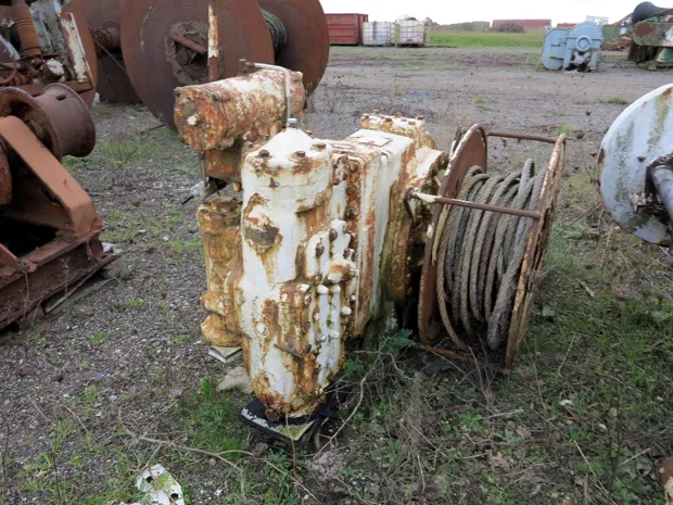 Image 1 of 3 - Trawl winch