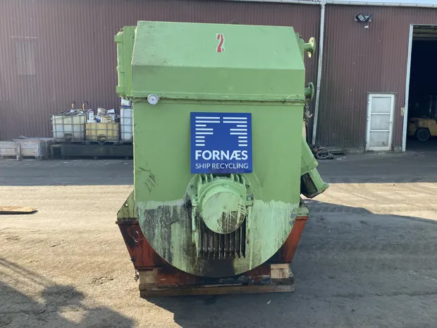 Image 3 of 8 - B&W Holeby