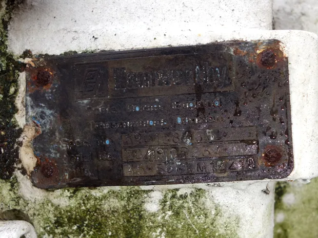 Image 4 of 4 - Tackle winch