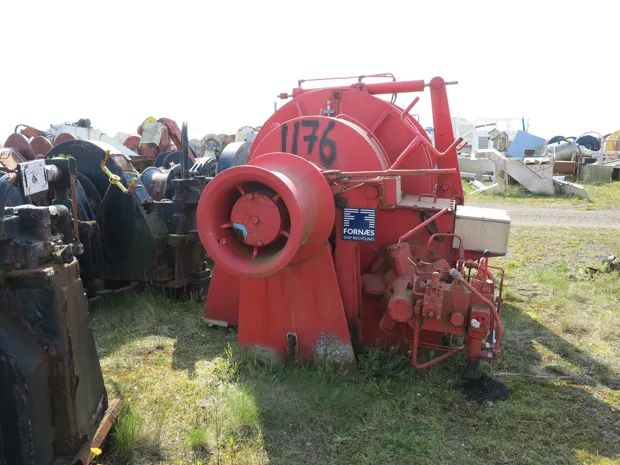Image 3 of 8 - Anchor/mooring winch