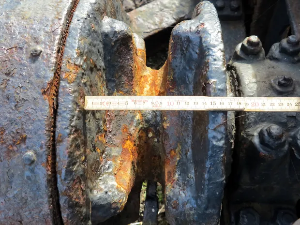 Image 6 of 7 - Anchor winch
