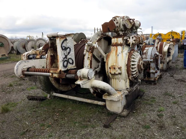 Image 3 of 3 - Split winch