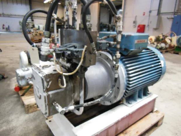 Image 4 of 10 - HP24