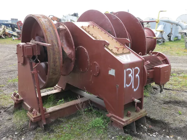 Image 7 of 10 - Anchor winch