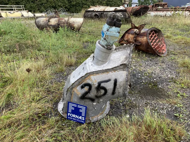 Image 2 of 4 - No plate