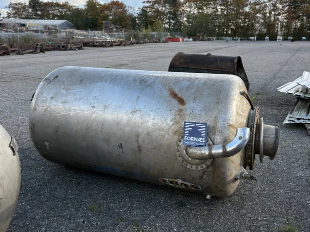 Image 3 of 6 - Iras - No plate