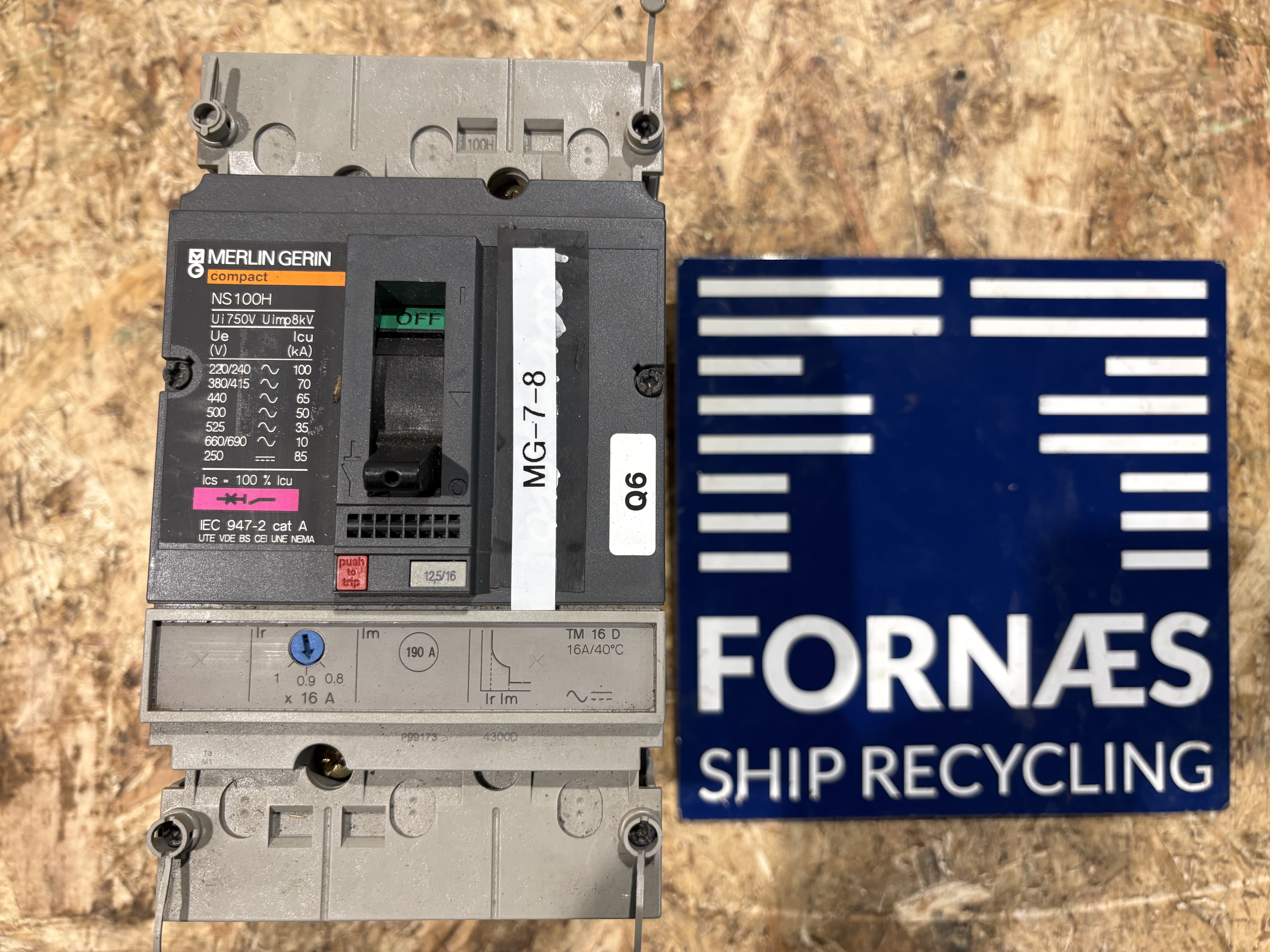 Merlin Gerin - Compact