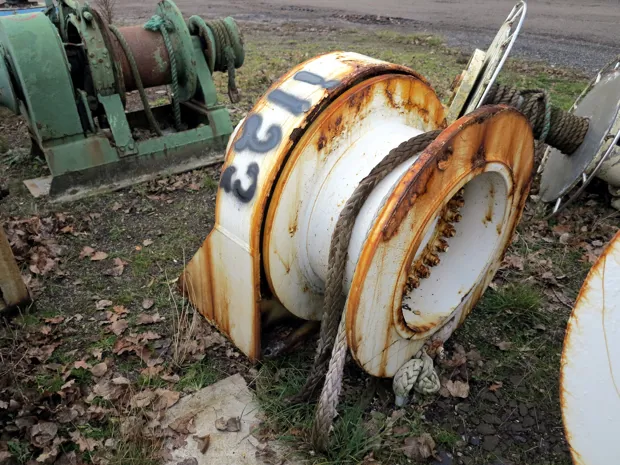 Image 3 of 4 - Mooring winch