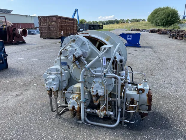 Image 5 of 6 - Tackle winch