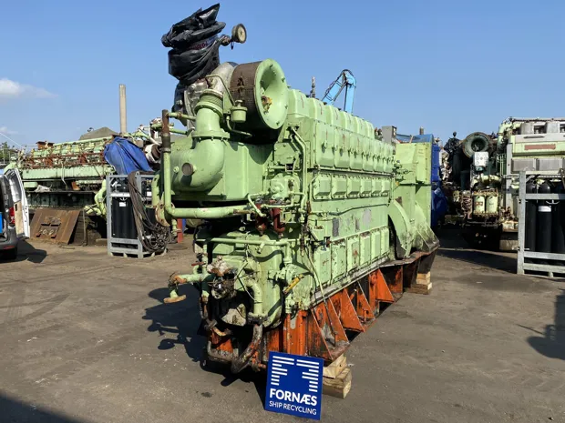 Image 7 of 10 - B&W Holeby