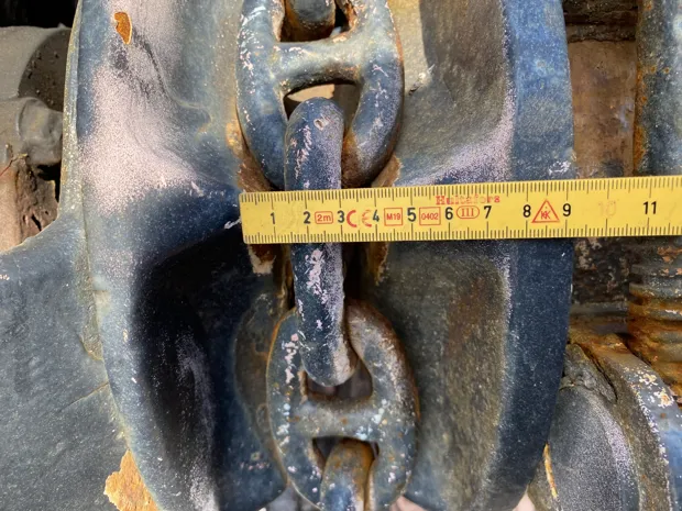 Image 8 of 9 - Anchor winch