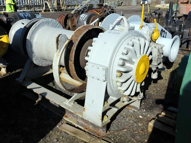 Image 1 of 4 - Mooring winch