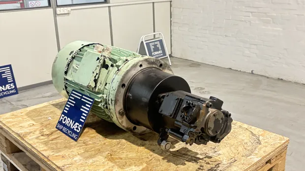 Image 2 of 9 - HP1037