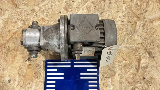 Image 4 of 9 - HP1021