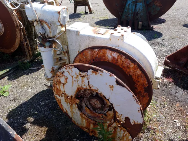 Image 1 of 3 - Tackle winch