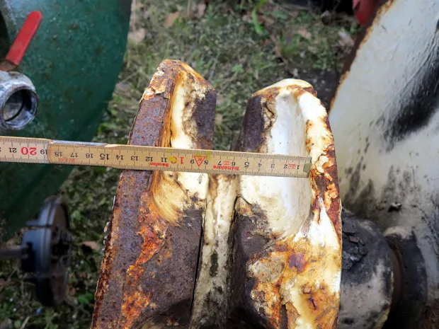 Image 3 of 5 - Anchor winch