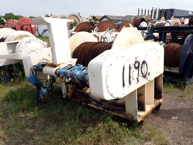 Image 2 of 4 - Split winch