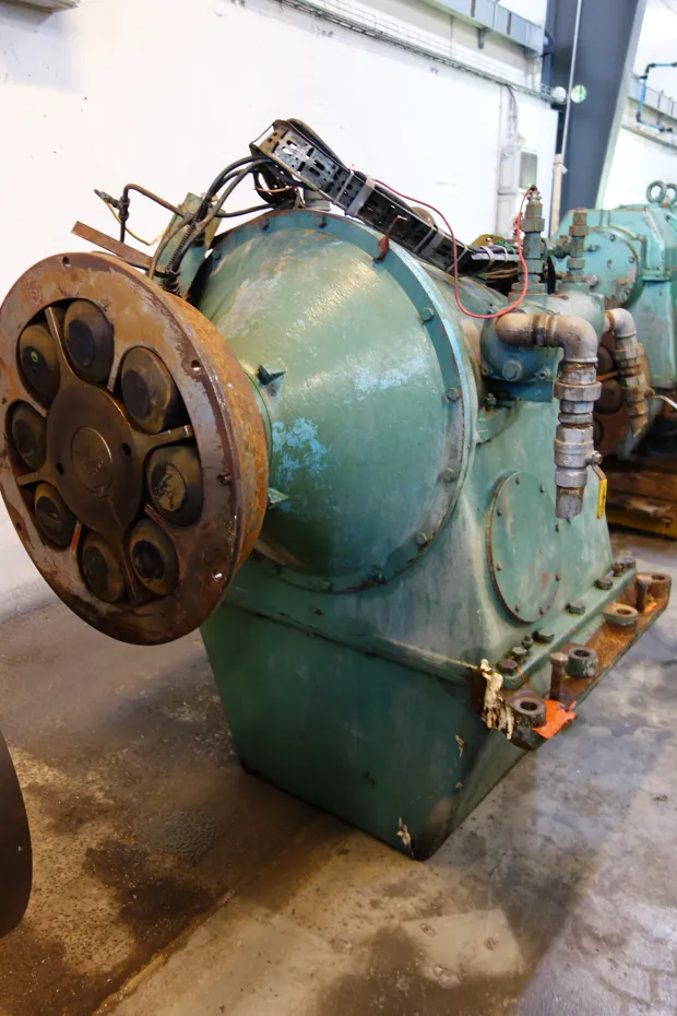 Image 4 of 6 - Ulstein - 220 AGSC