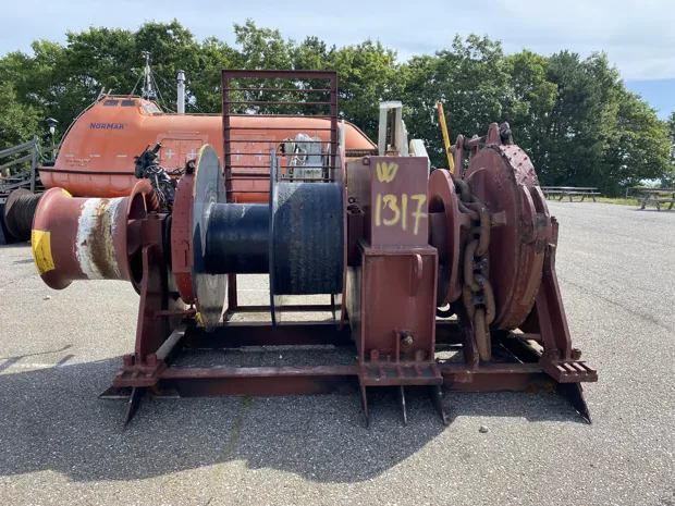 Image 1 of 11 - Anchor winch