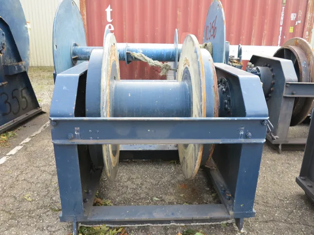 Image 1 of 4 - Trawl winch