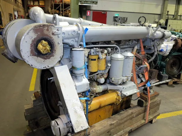 Image 4 of 4 - Caterpillar - D343 TA