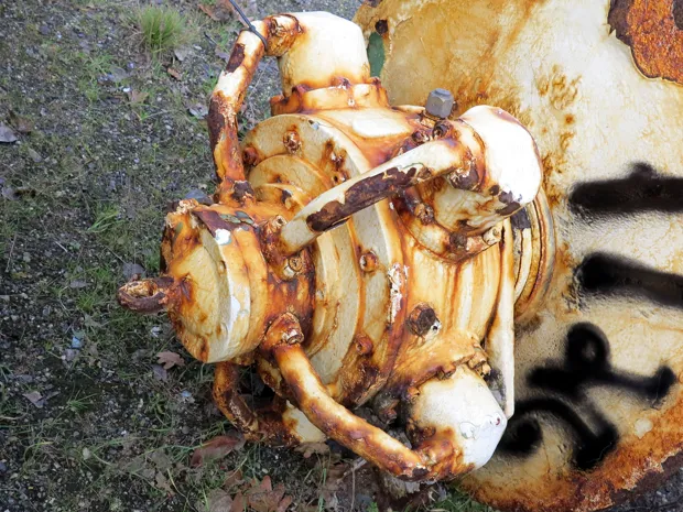 Image 5 of 5 - Anchor winch