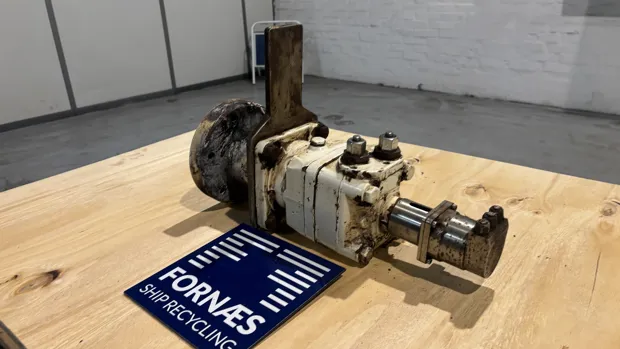 Image 3 of 8 - Danfoss - OMT 160 T