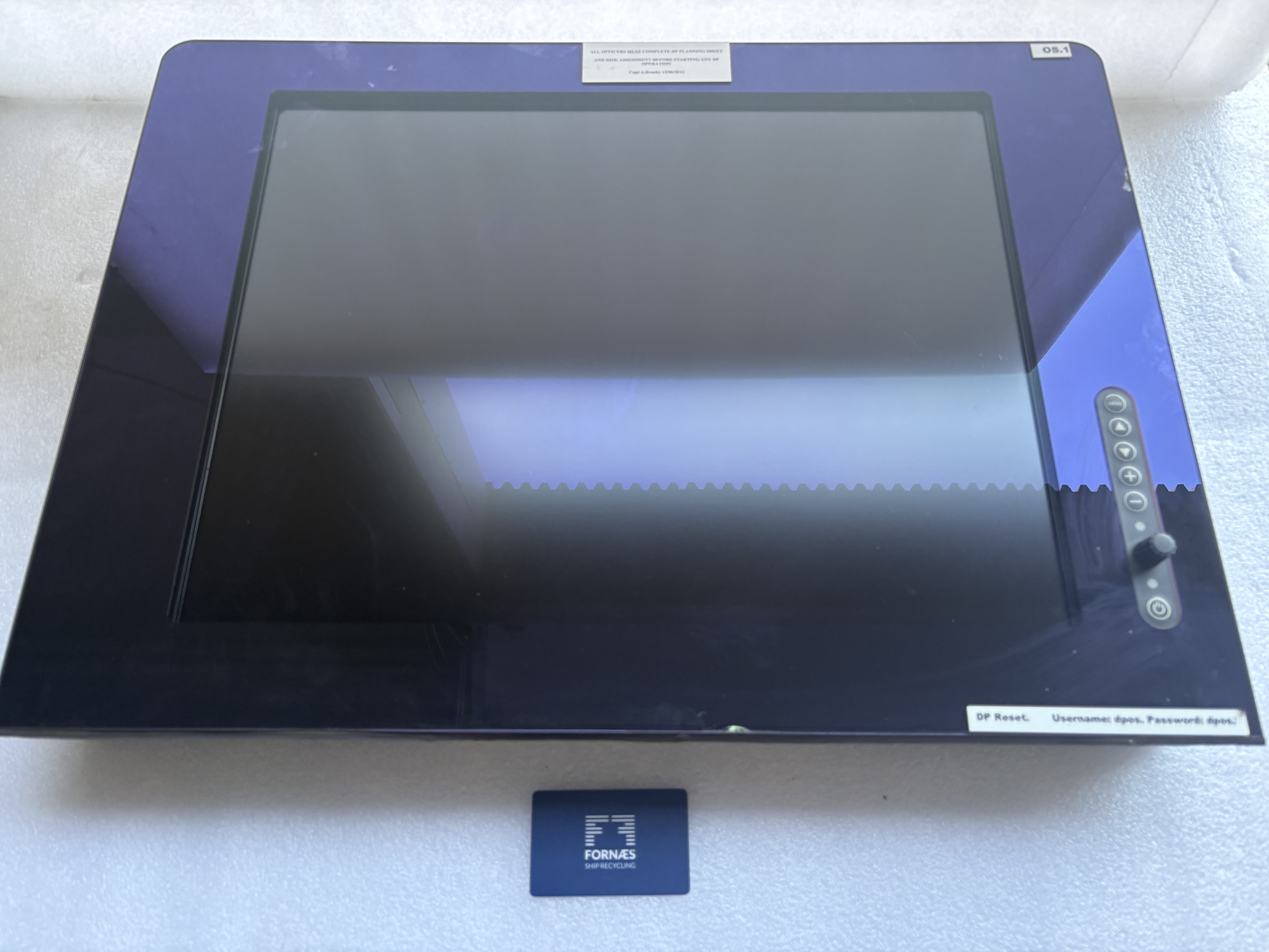 HATTELAND -  Display