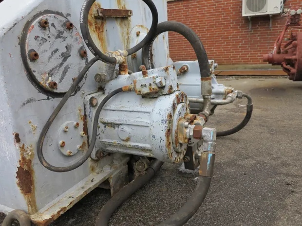 Image 3 of 4 - Split winch