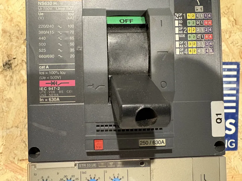 Image 2 of 3 - Merlin Gerin - NS630H