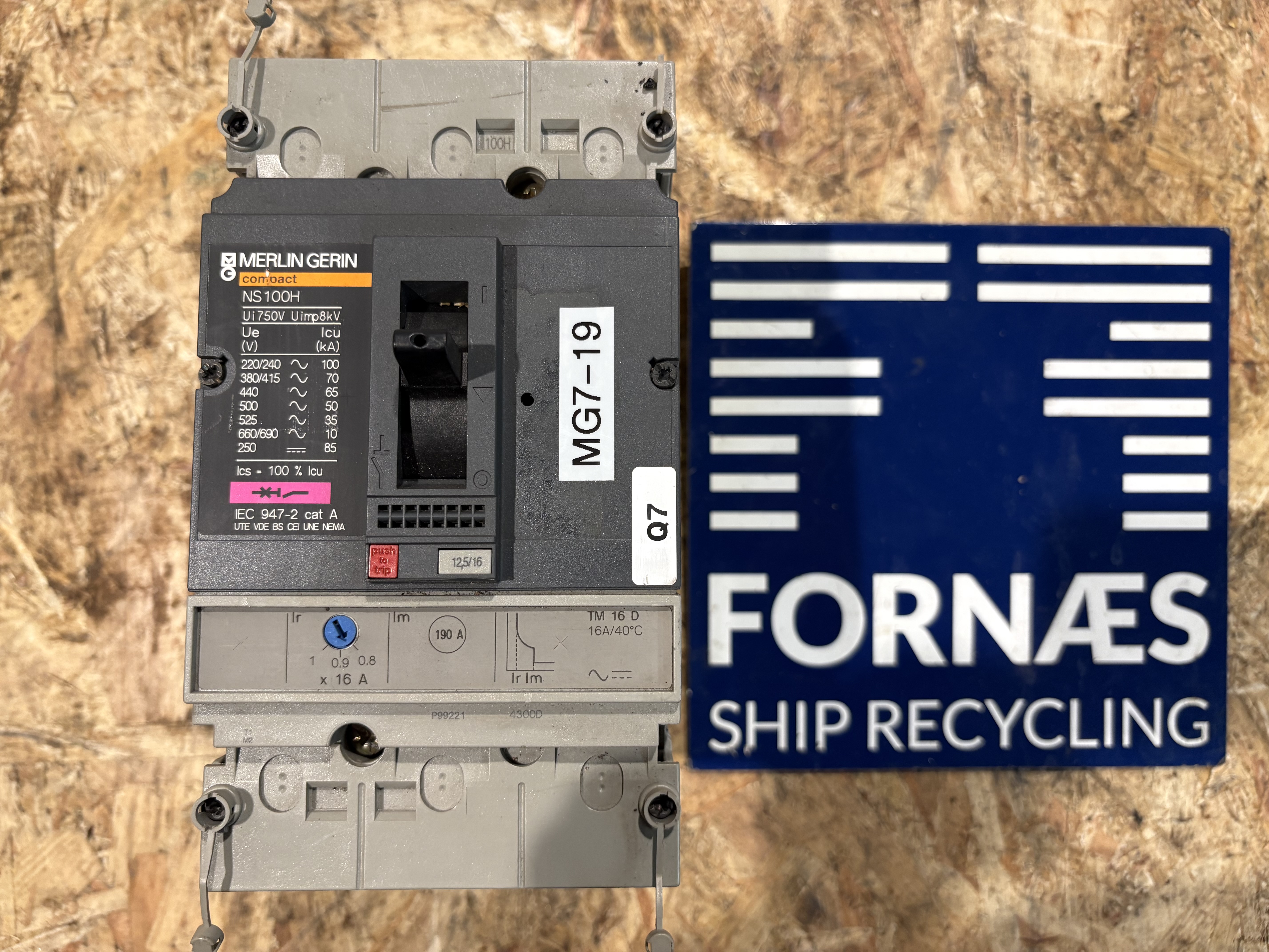 Merlin Gerin - Compact