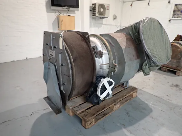 Image 2 of 3 - MAN - NR 2?/???