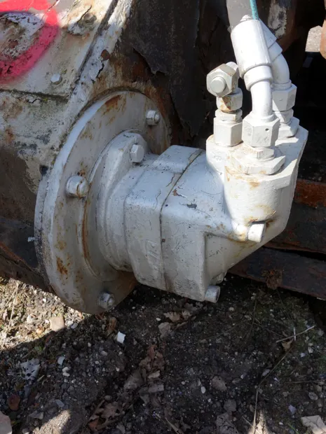 Image 6 of 6 - Anchor winch